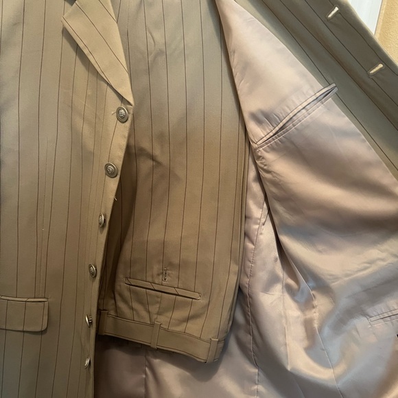 selling a Soho collectible suit - Picture 4 of 12